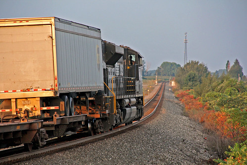 tracks railroadtracks norfolksouthern northeastpennsylvania norfolksoutherntrains intermodaltrains nsintermodaltrains bortroad