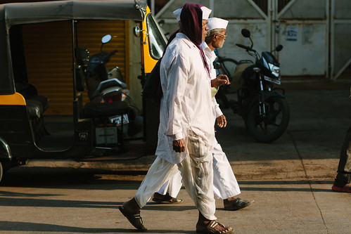 india white men sunrise walking linen maharashtra robes nashik adamcohn wwwadamcohncom