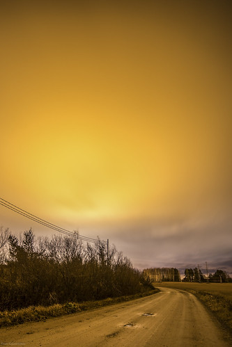 kuusankoski kouvola suomi finland road tie taivas sky yellow keltainen yö night scenery maisema landscape