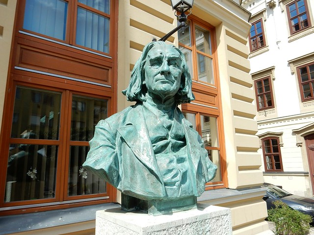 Franz Liszt Statue