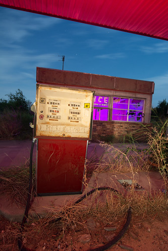 nightphotography lightpainting abandoned bowie texas gasstation gaspump sigma1020mm nikond7100 protomachine