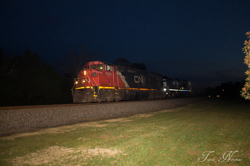 railroad night cn train power pacific dusk ns flash norfolk grain rr trains canadian southern solo locomotive foreign curve ge freight railroads unit c449w c408m