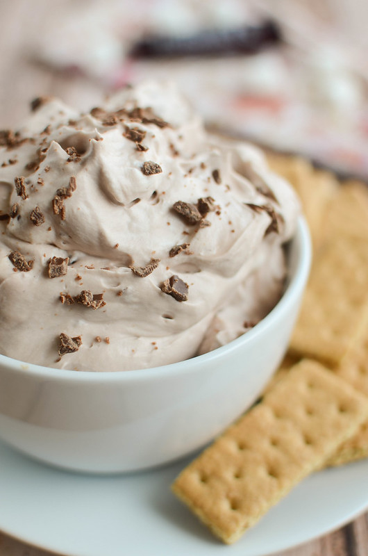 S'mores Fluff - creamy dessert dip made with marshmallow creme and chocolate pudding. Plus, chocolate and marshmallow folded in! Serve with graham crackers or fresh fruit! 