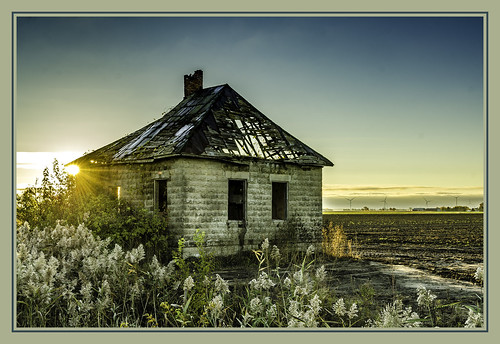 farmhouse abandoned derilictbuilding decayingbuilding architecture architecturalphotography sunrise