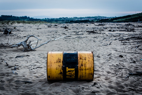 Náufragos / shipwrecked | Cosas que tiramos al mar. Cosas qu… | Flickr