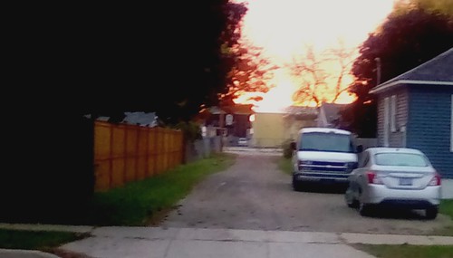 morning sunrise neighborhood fence cars menominee uppermichigan happyfencefriday flicker365