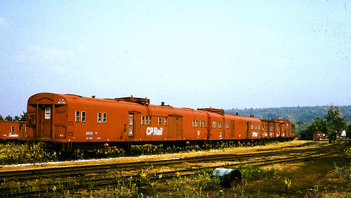 canadianpacific coaches kodachrome64 scannedslide maintenanceofway brownvillejunctionmaine cp41742 9141982
