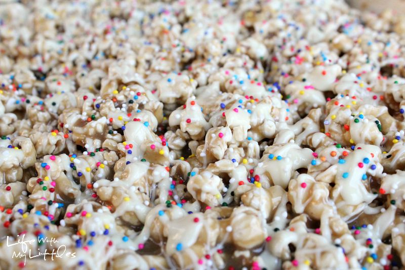 This white chocolate sprinkle caramel popcorn recipe is perfect! The gooeyness of the caramel, the sweetness of the chocolate, and the crunch of the sprinkles! It's so yummy!