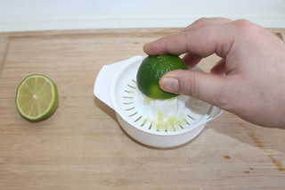 17 - Limette auspressen / Squeeze lime