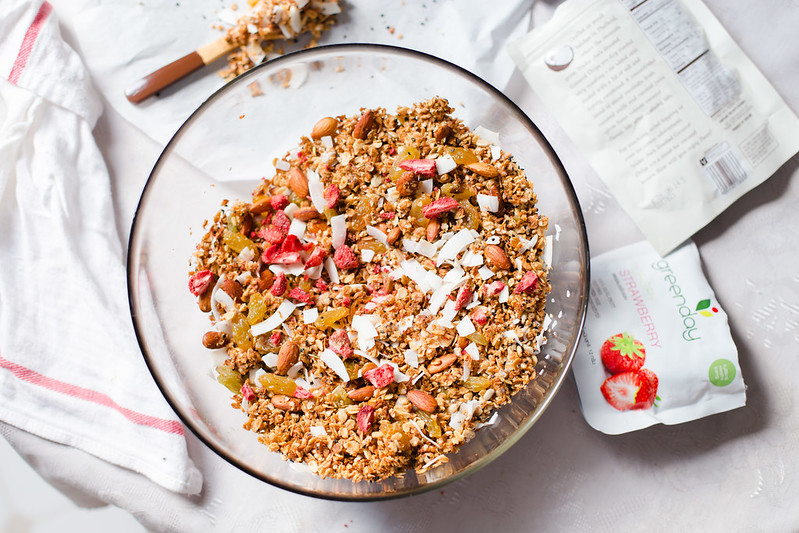Dried Fruit and Nut Granola with Black Sesame Seed