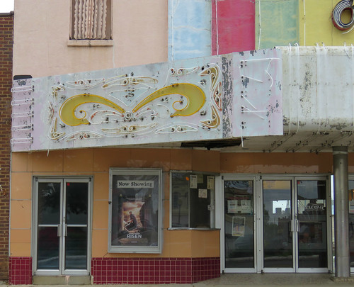 reflection smalltown searcy arkansas movies vintagetheater movietheater marquee neon metalsigns architecture vintagesigns