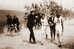NA VLASTNÍ OČI: Vzpomínka na 1. český marathon z roku 1908
