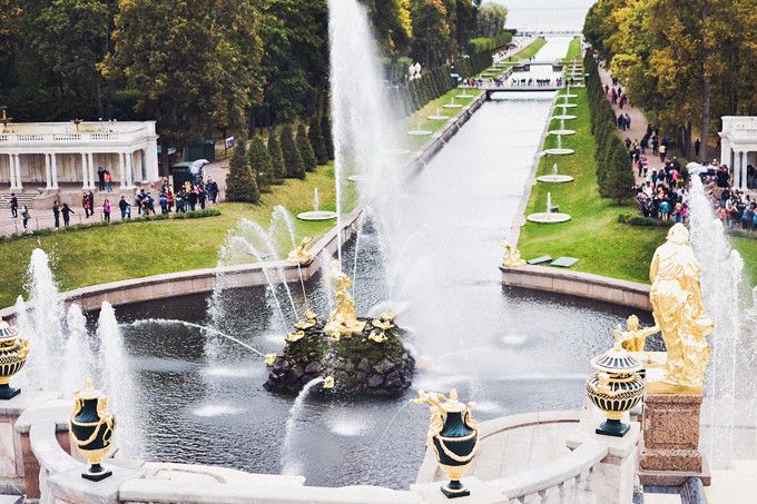 peterhof palace fountains