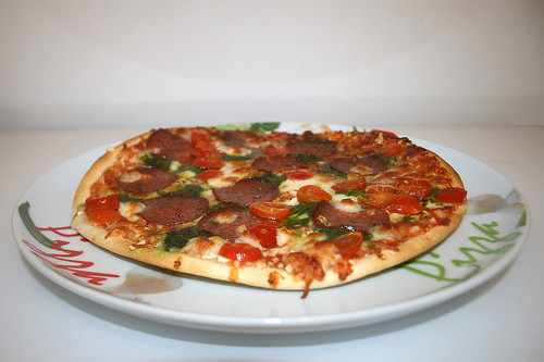 Pizza Salame Mozzarella Pesto