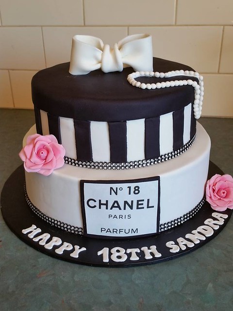 Cake by Helen Marie of Helens Heavenly Cakes