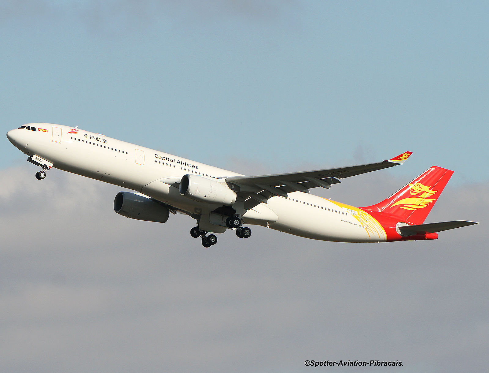 CAPITAL AIRLINES  AIRBUS A 330-343   F-WWCG 