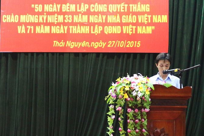Đồng chí Nguyễn Minh Châu, đại diện Khối Cơ quan phát biểu giao ước thi đua