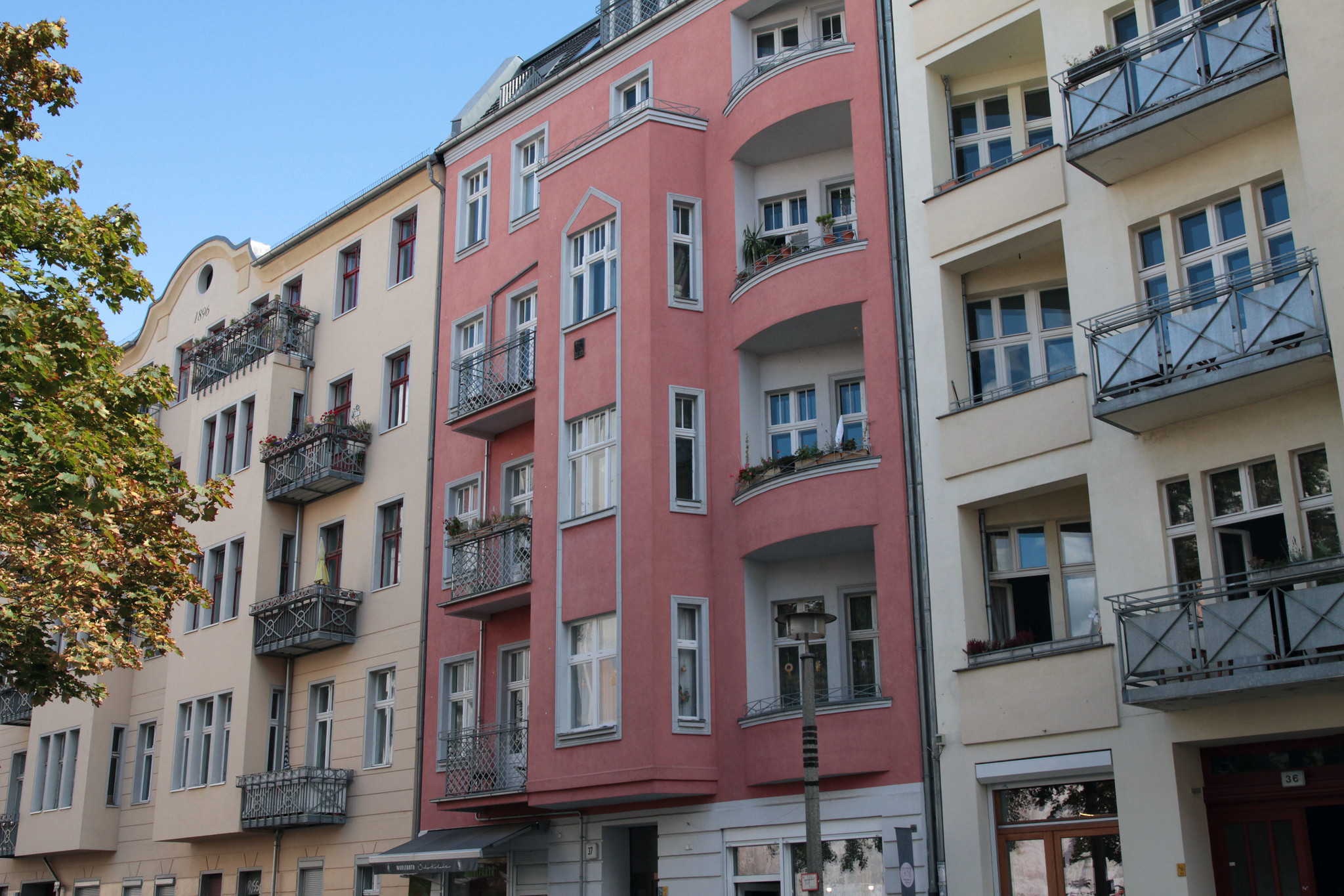 Berlin-pink-building