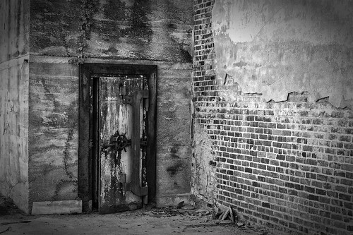 door abandoned oklahoma route66 vault depew
