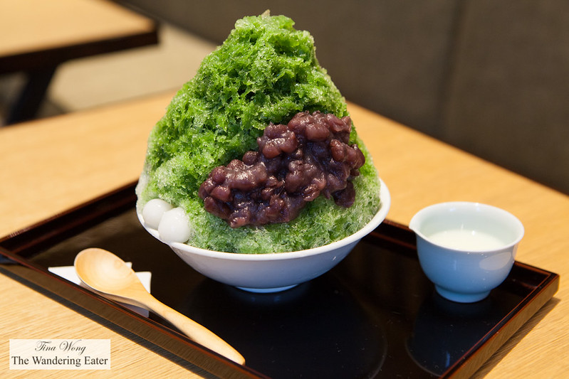 Matcha kakigori (かき氷) topped with mochi and tsubuan