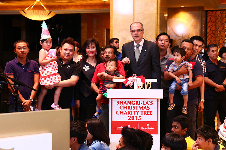 magical-macaron-christmas-charity-tree-shangri-la-hotel-kuala-lumpur