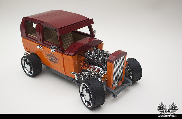 Ford 32' Tudor Hot Rod, scaled 1/10 in Lego
