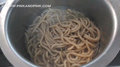 How to make noodles -Keep the noodles in cold water