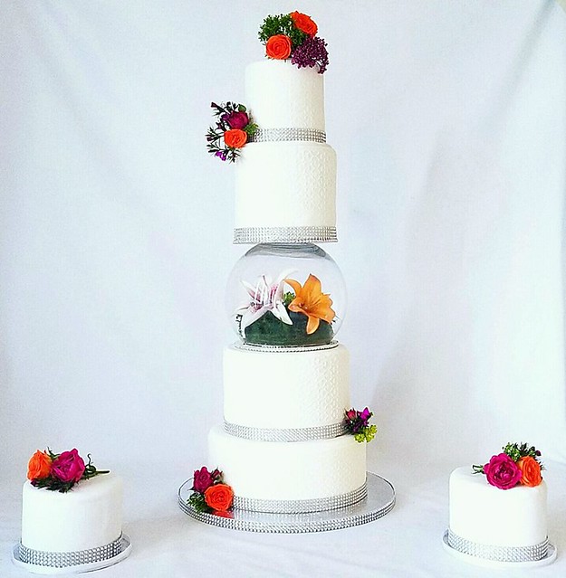 Wedding Cake by Samantha Lucena Regnström of Sweet Mercy