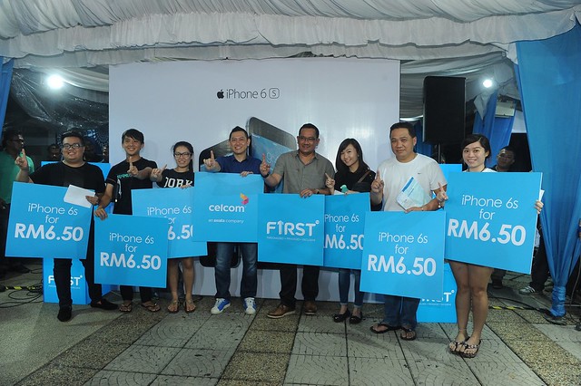 Celcom Provides Incredible Midnight Launch Experience