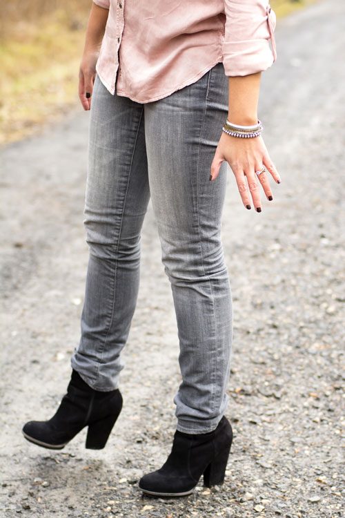 10-aeo-shirt-hm-grey-skinny-jeans-zara-black-booties