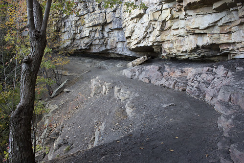 castlerock trail grandview state park beckley wv westvirginia rock danger gravel cliff