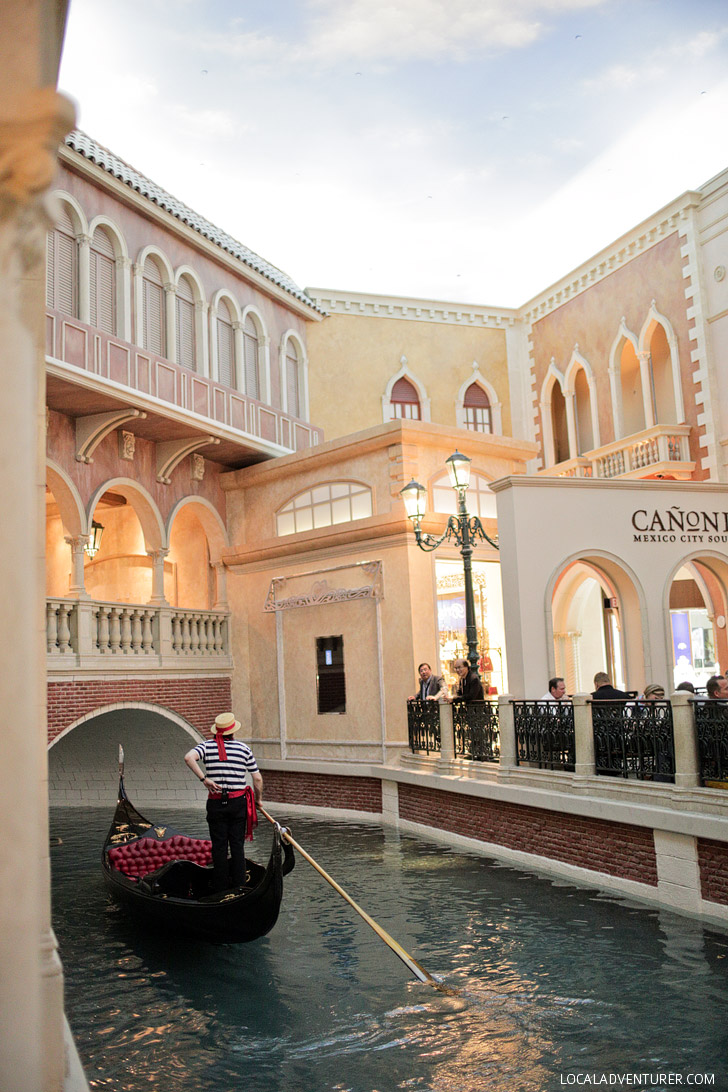  Gondola jezdí v benátském Las Vegas.