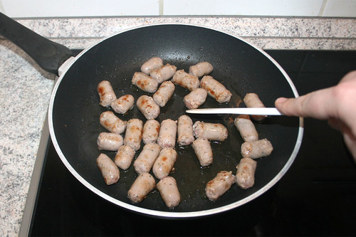 19 - Bratwürste anbraten / Fry sausages