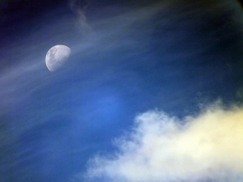 australia tasmania bay fires scamander moon sky cloud dana iwachow fuji finepix hs20 exr
