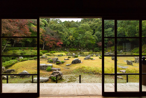 asia japan honshu yamaguchiprefecture yamaguchi hofu tree door window scene beauty garden fall autumn season light contrast rock view photo flickr canon 7d