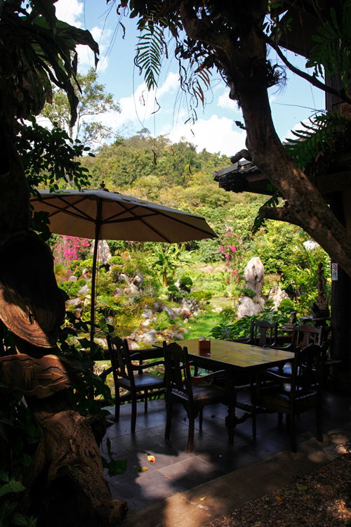 Tharnthong Lodge Restaurant Seating Area