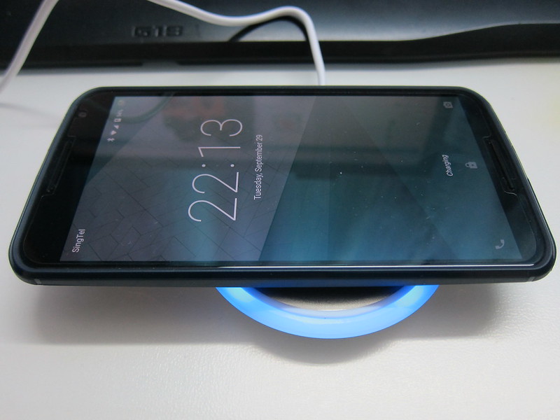 Choe Circle Qi Wireless Charger - Charging Nexus 6