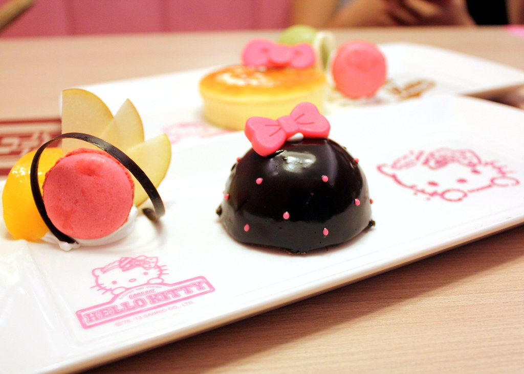 hello-kitty-kitchen-and-dining-cafe-desserts