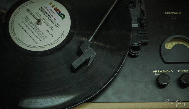 Record Player - #recordplayer #vintage #antiqueness #details #disc #vinyl #macro #clouseup #leica #leicadlux6