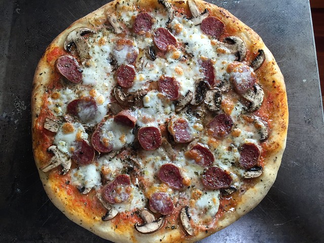 Salami/Mushrooms Pizza