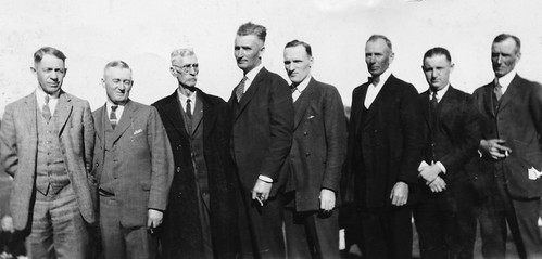 boys men family group male 1930 iowa minburn