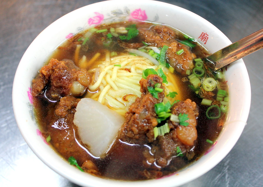 hua-xi-night-market-pork-ribs-noodle-soup