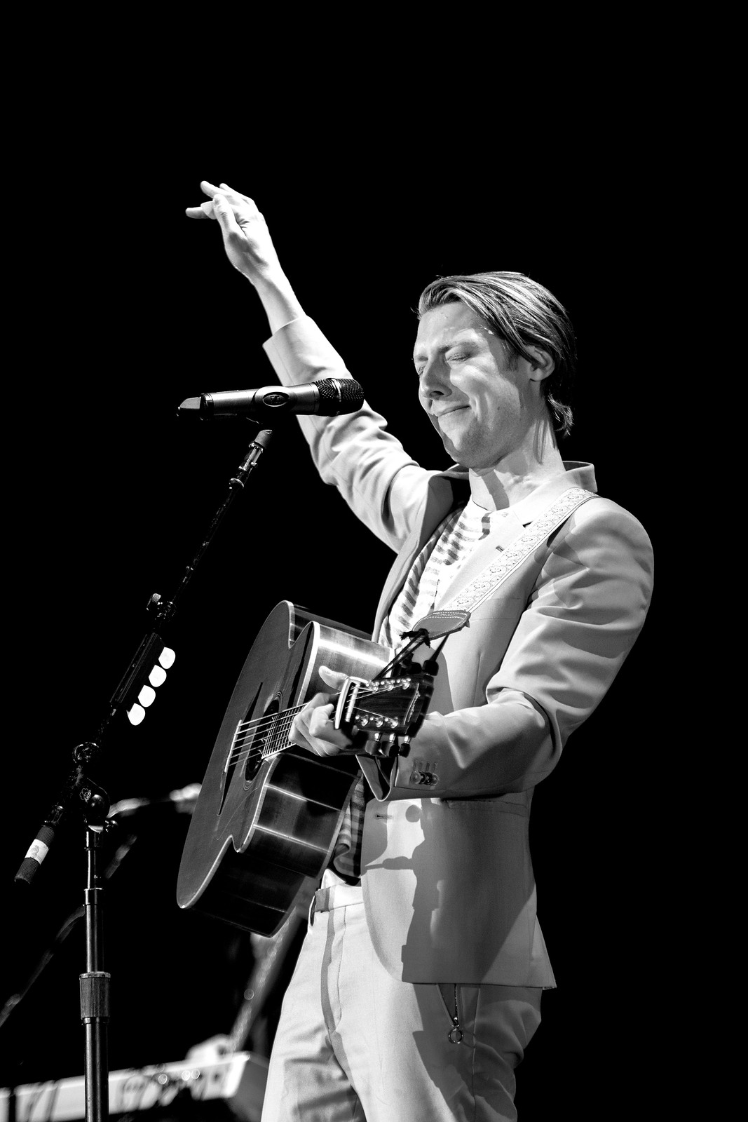 Eric Hutchinson - opening for Kelly Clarkson, Denver