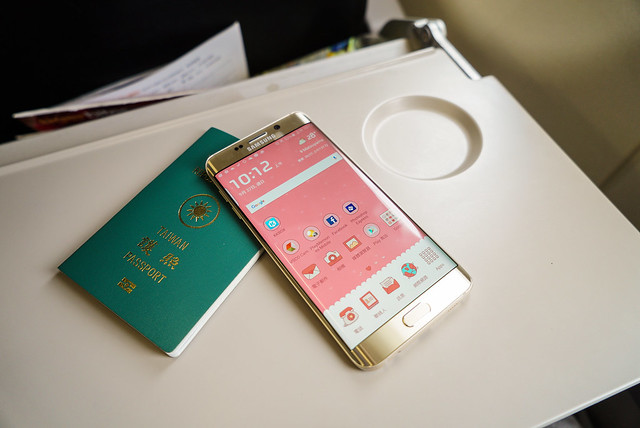 天啊，我把手機變大了!!! 金色 Samsung Galaxy S6 plus 帶去沖繩開測!!! 