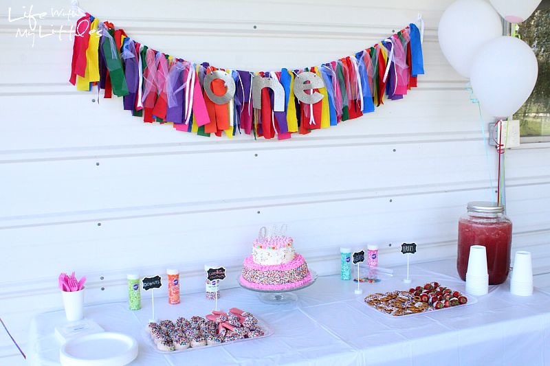 The food is the most important part of throwing a party. Check out why the details matter in this helpful and informative post, plus tips on how to throw a Pinterest-worthy party!