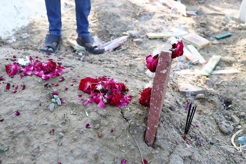 City Moment - Remembering Meraj Ahmed Nizami at His Grave, Panj Peeran Qabristan