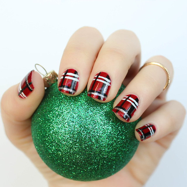 Plaid Christmas Nails