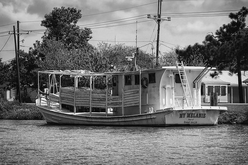 blackandwhite monochrome canon boat louisiana bayou coastal cutoff gulfcoast oysterboat bayoulafourche lafourcheparish canonrebel3ti ilobsterit