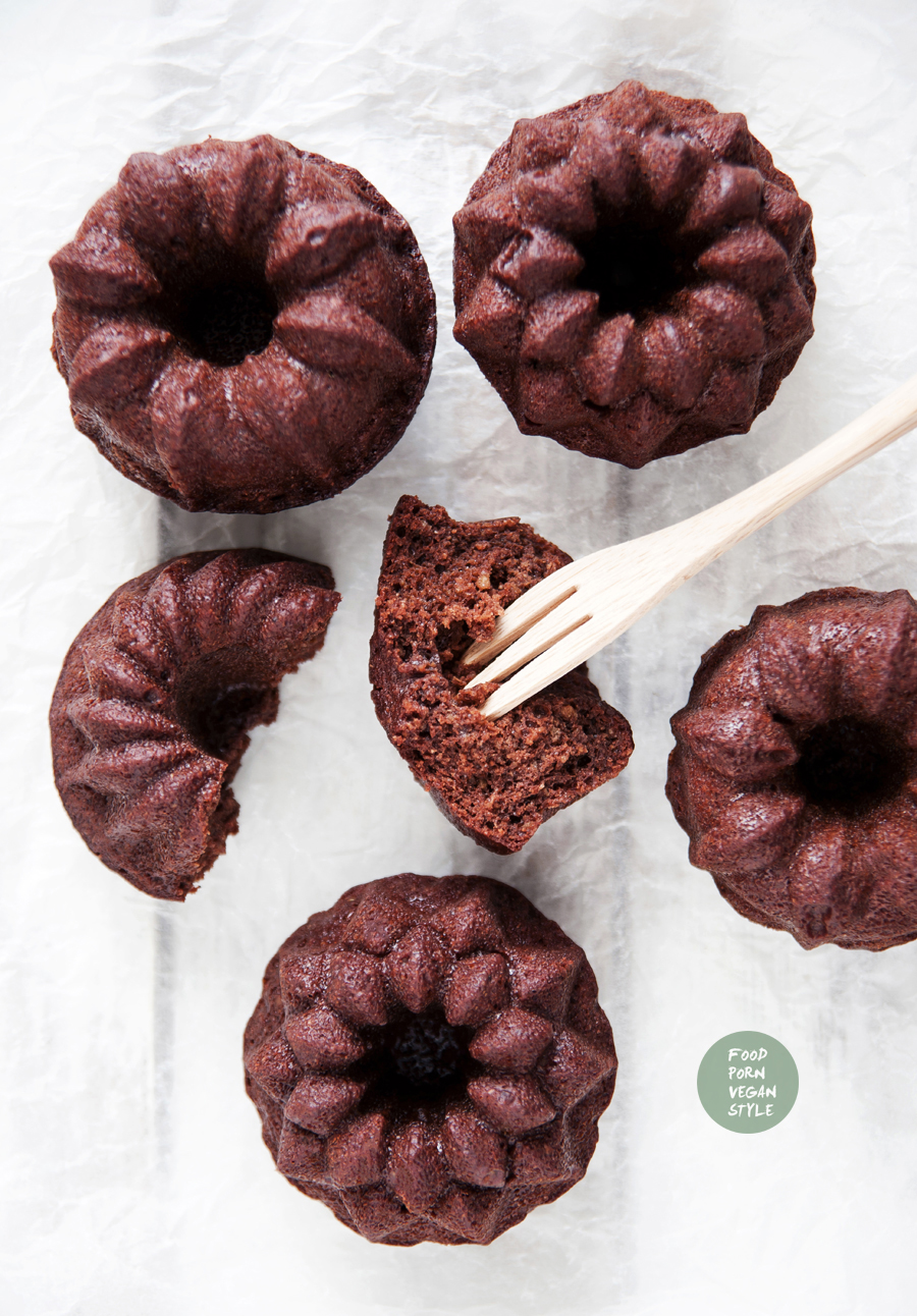 Vegan gingerbread mini bundt cakes with soy protein from purya