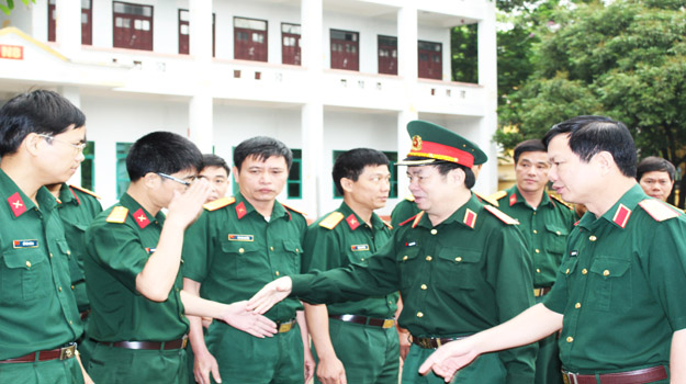 Trung tướng Phạm Xuân Hùng thăm và làm việc tại trường